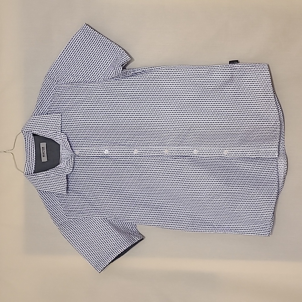 Kenneth Cole Blue and White Print Button Down Short Sleeve Shirt